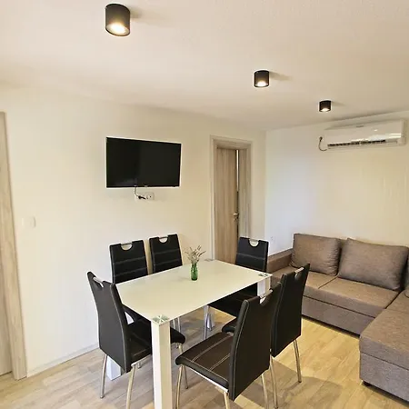 Πανσιόν Mitja A1 3*